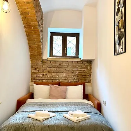 Republique Apartment *